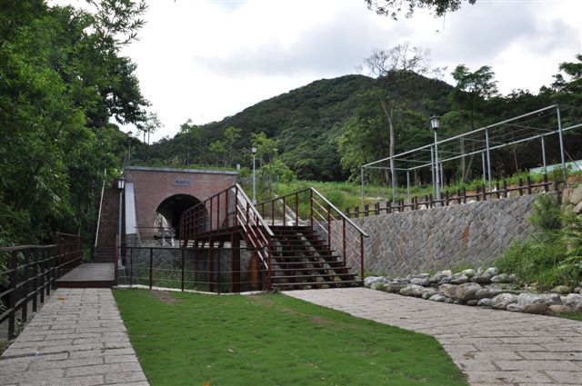 新福本坑礦坑景點遠景