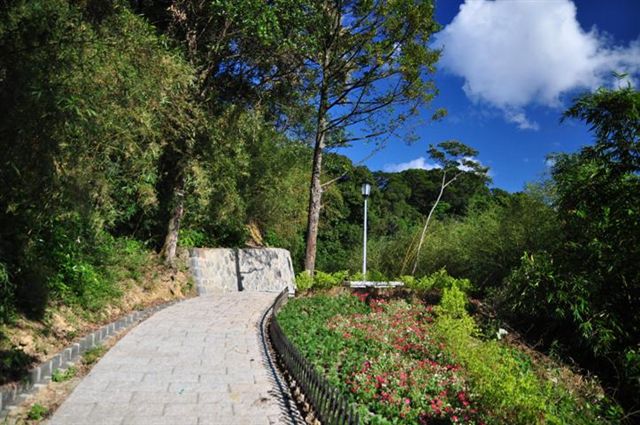 花崗岩塊石步道