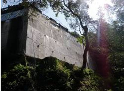 噴凝土護坡並打設洩水孔