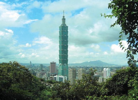 登高望遠視野遼闊,101大樓筆直高聳眼前