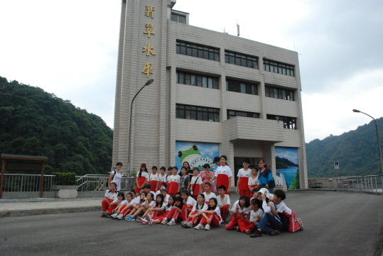 照片：臺北市立湖山國小於大壩平台進行環境教育體驗課程