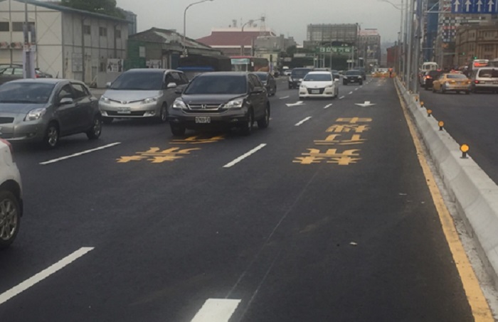 塔城街至西寧南北路口路面完成情形