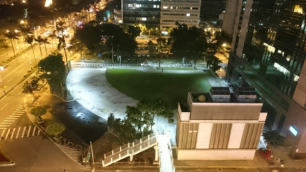 臺北市議會舊址綠美化後夜間現況