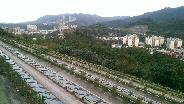 臺北市軍人公墓依山遠眺景致宜人