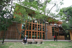 北投圖書館的綠建築營造出不同於傳統的閱讀空間。
