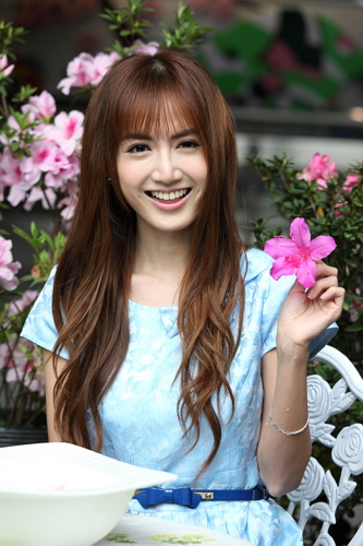 Taiwanese actress and TV presenter Smire Weng--spokesperson for the 2017 Taipei Azalea Festival