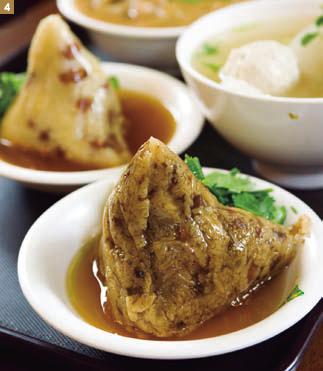 4. Wang-Ji Rouzong offers zongzi boiled in the southern Taiwan style.