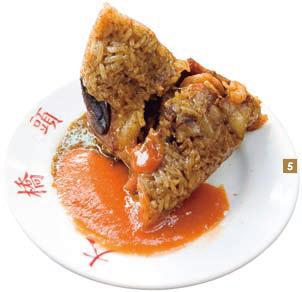 5. Daqiaotou Rouzong makes its zongzi in the northern Taiwan style, first frying and then steaming.