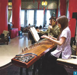 1. Each afternoon the grand lobby resounds with the elegant sounds of live traditional Chinese zither and huqin music.