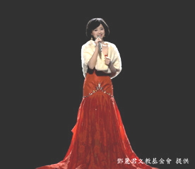Holographic projection technology is used to recreate the elegant, graceful performances that turned Teresa Teng into a super star.