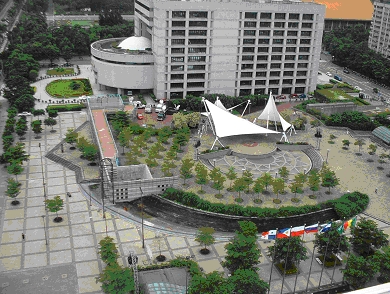 市政大樓周邊場地小型集會廣場01