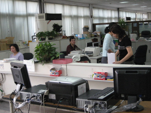 頭份鎮公所一樓為民服務櫃台