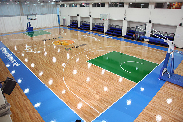 The basketball court in our resort is an indoor standard court complying with professional standards
