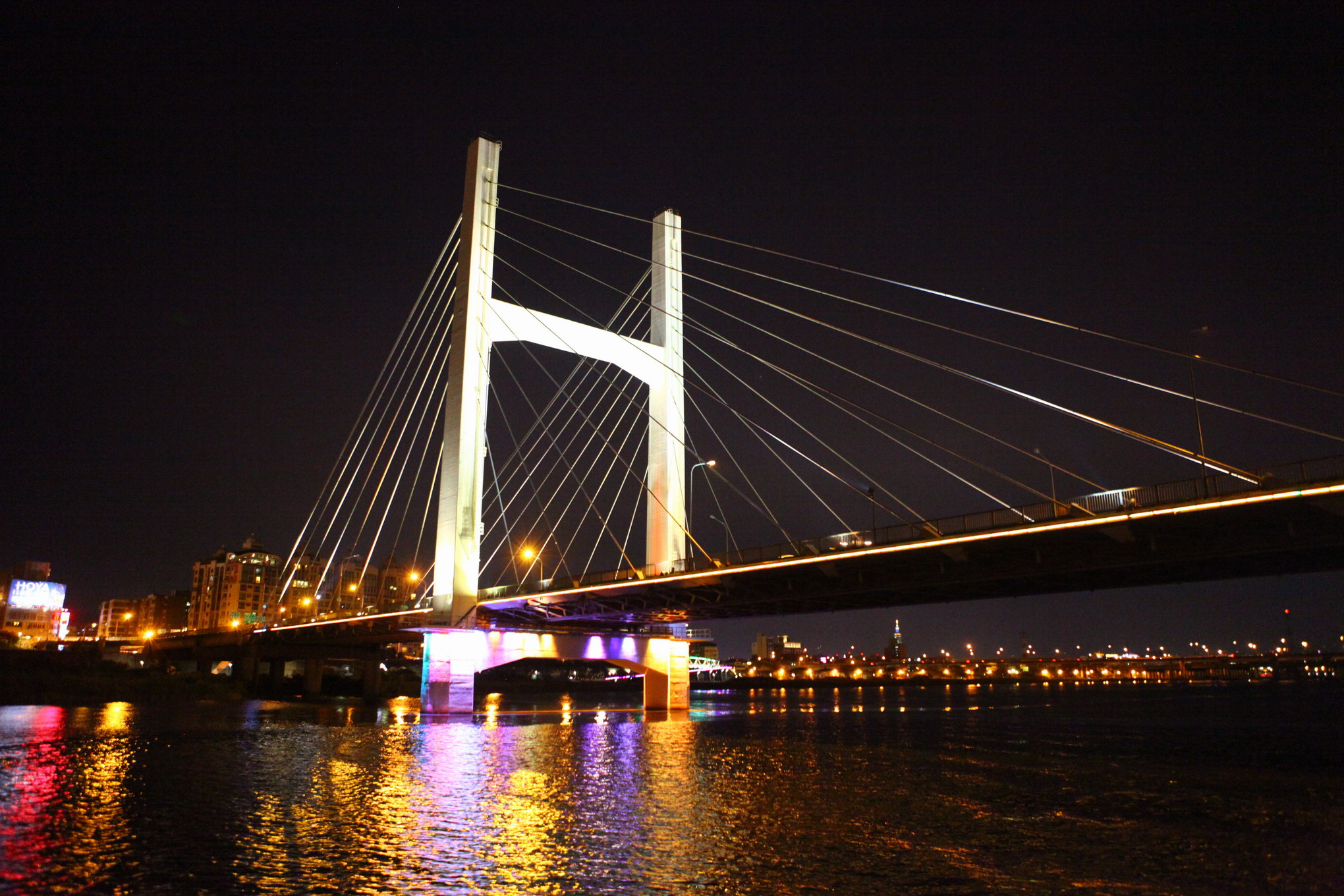 藍色公路夜航經過重陽大橋