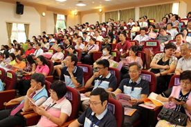 教師研習中心演講廳座無虛席給予受獎人滿滿的祝福