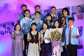 雙溪國小陳美珍女士與團隊