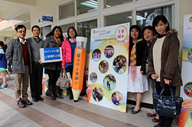 士東國小團隊與標竿星光版合影