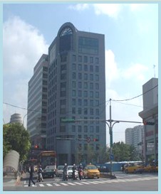 松山區第三期重劃後，興建商業辦公大樓，吸引廠商進駐，促進經濟發展