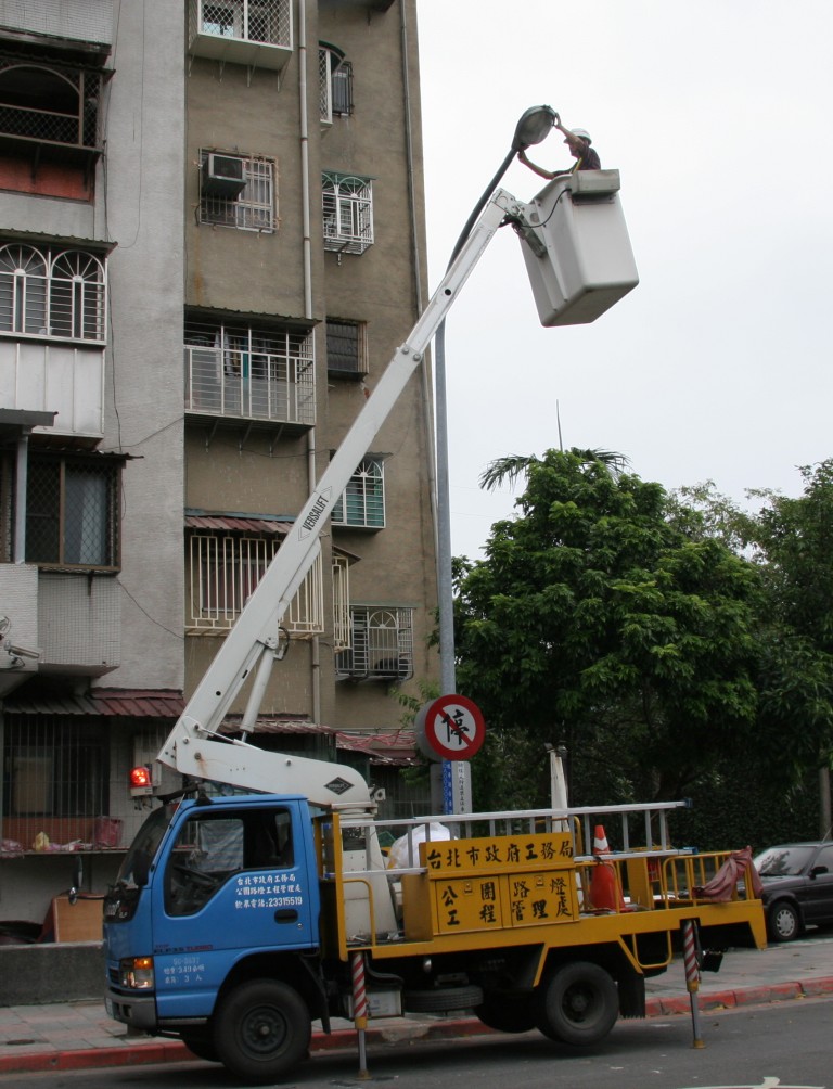 路燈維修-高空作業-2