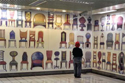 南港站內公共藝術，係以幾米的暢銷書《地下鐵》為原型，製作6幅大型彩色壁畫。