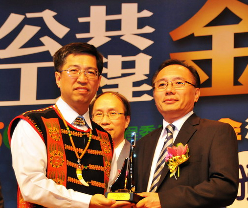 榮獲第12屆公共工程金質獎由陳總隊長錦祥代表受獎圖片