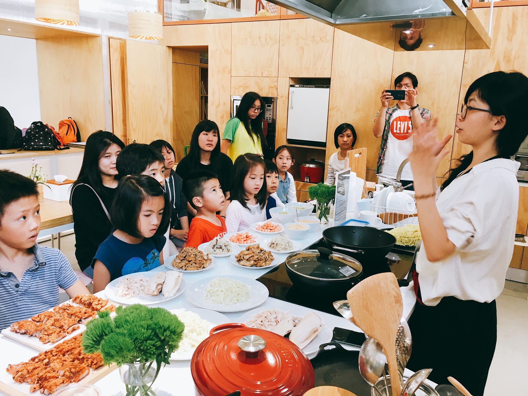 活化過後的新富町文化市場，時常舉辦料理教室，讓更多民眾認識市場與食材，兼具城市記憶與文化傳承的功能。