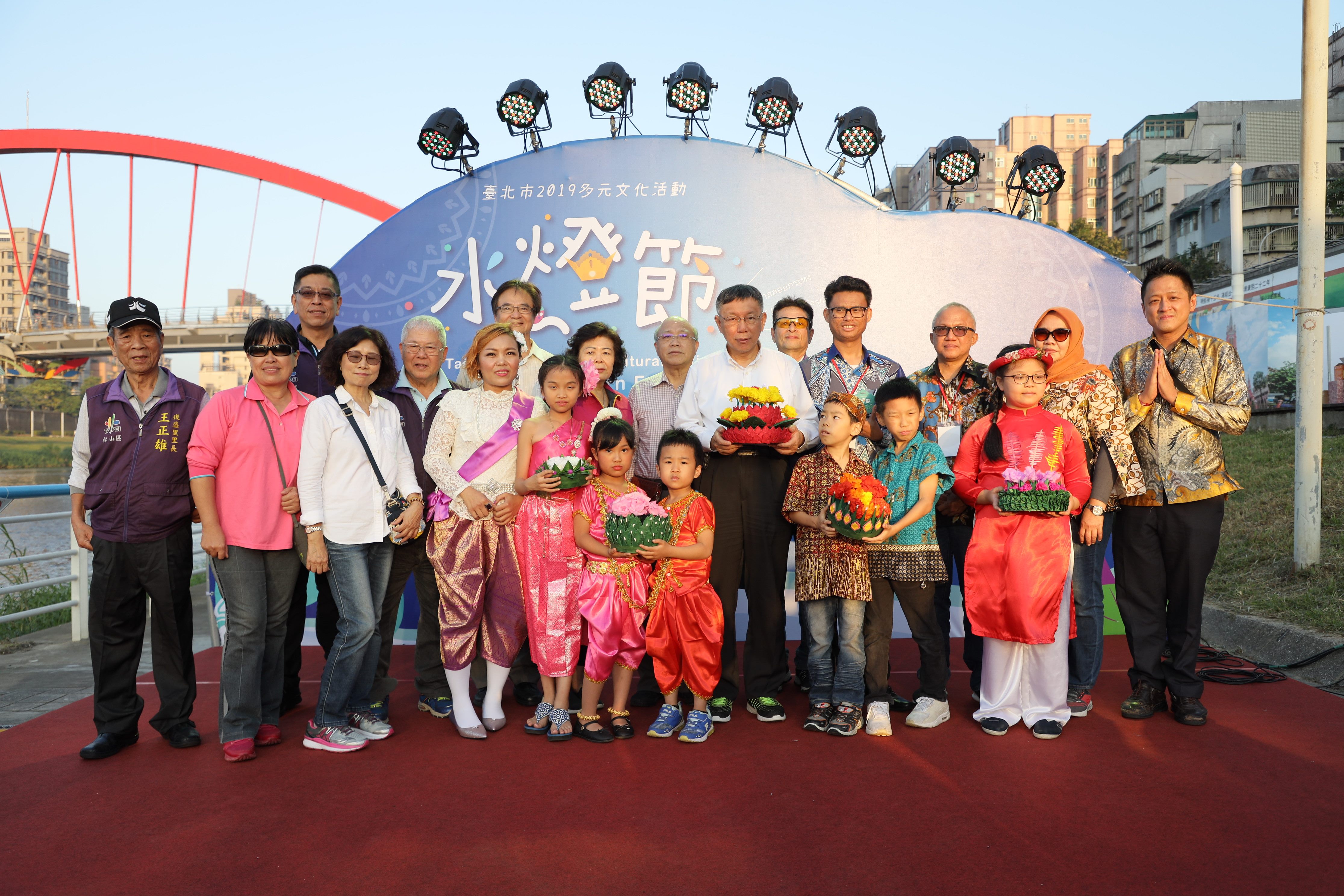 Loi Krathong group photo