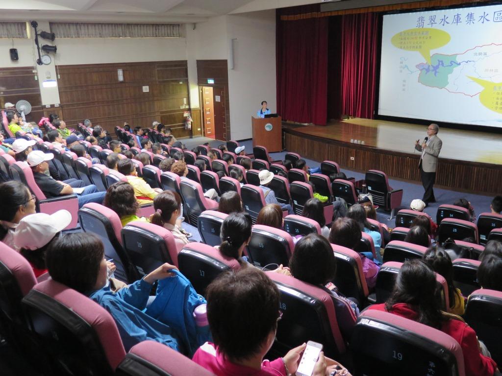 圖片說明：局長親自主持讓民眾了解翡翠水庫安全無虞