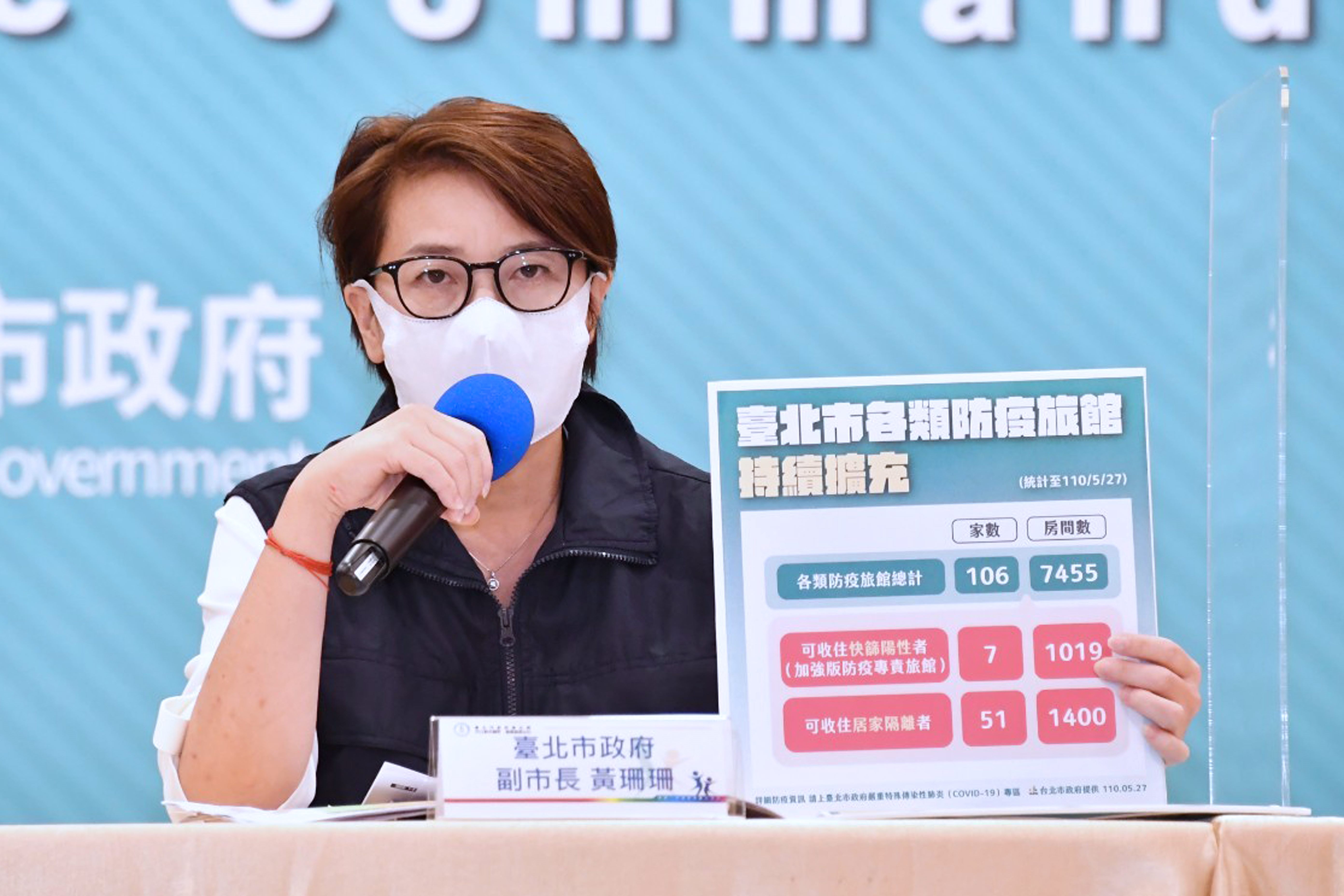 Deputy Mayor Huang at the press conference