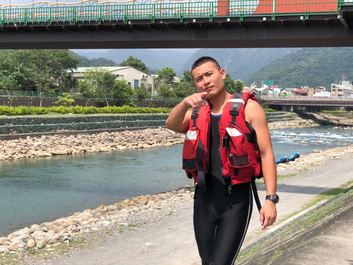 王書毅參加水上救生訓練