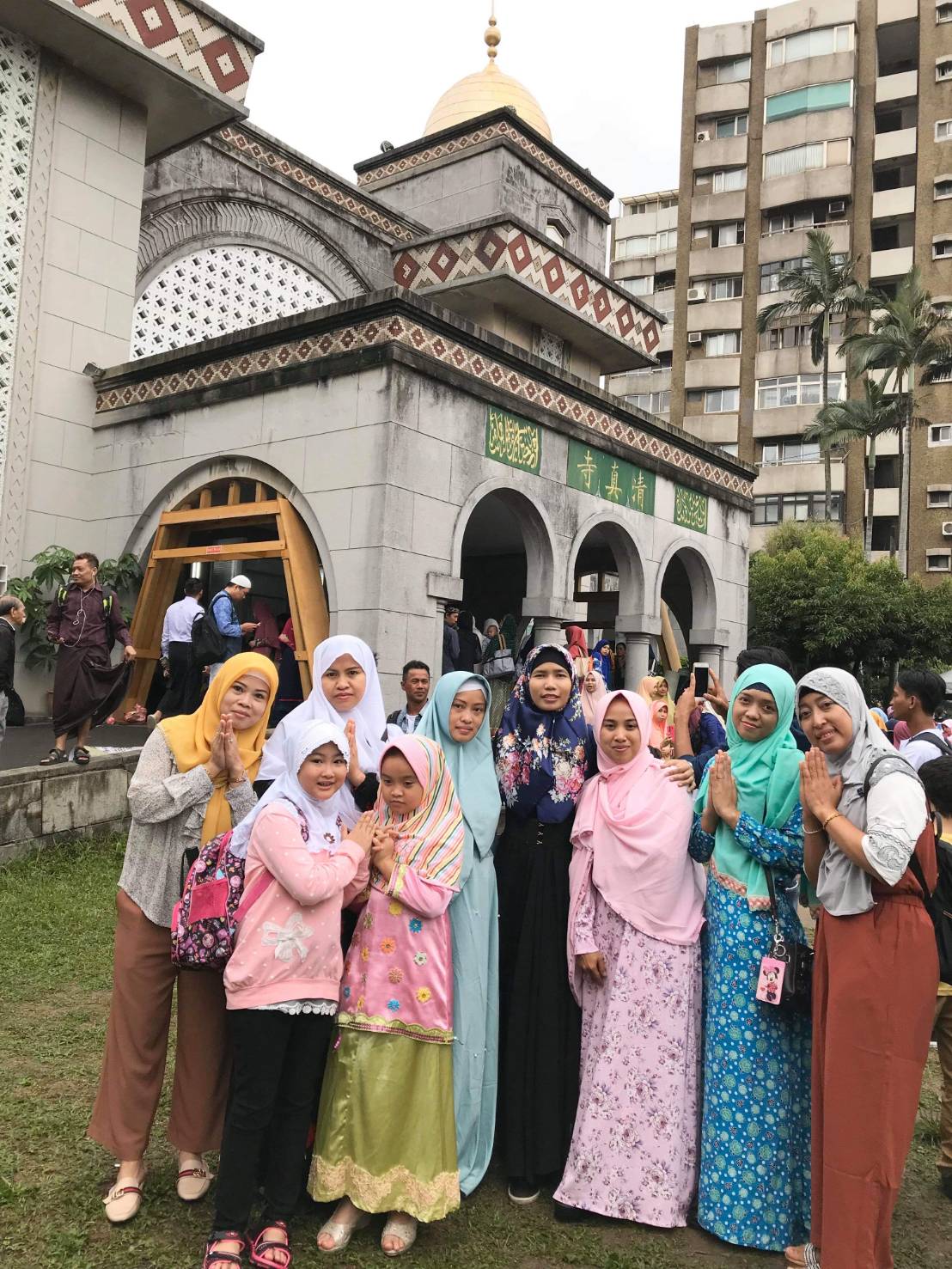 Foto dengan Masjid Agung Taipei