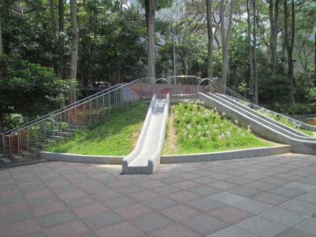 磨石滑梯