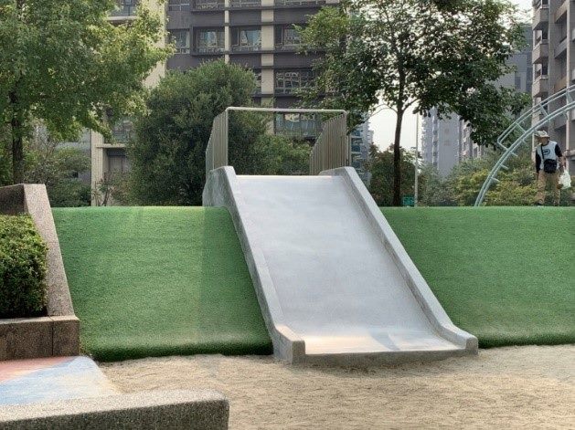 磨石滑梯