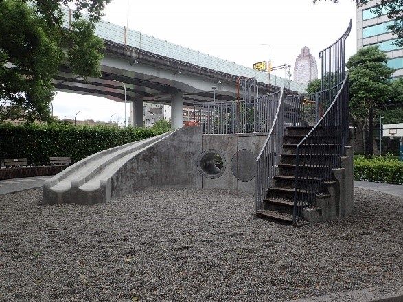 磨石滑梯
