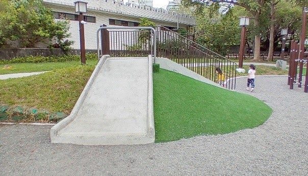 磨石滑梯