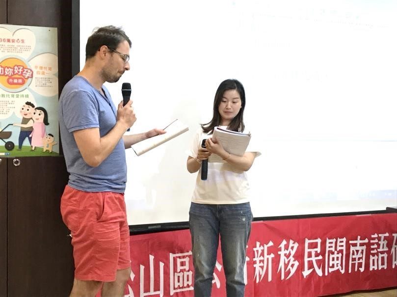 來自法國與大陸學員共同表演短句對話