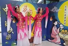 中秋拍照傳溫情1