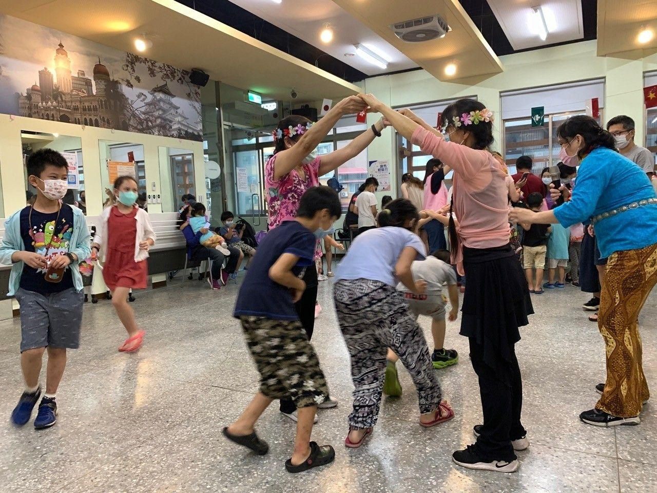 Indonesia 4 - Playing a traditional Indonesian game with an Indonesian nursery rhyme.jpg