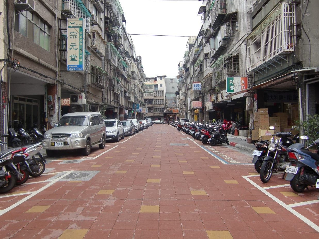 圖1 沿著紅磚從哈密街通往「樹人書院文昌祠」