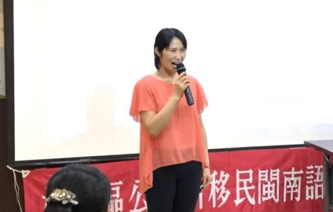 學員表演「穿衫」短句對話