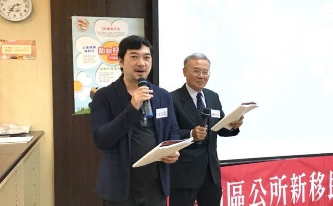 學員在舞台上表演「穿衫」照片
