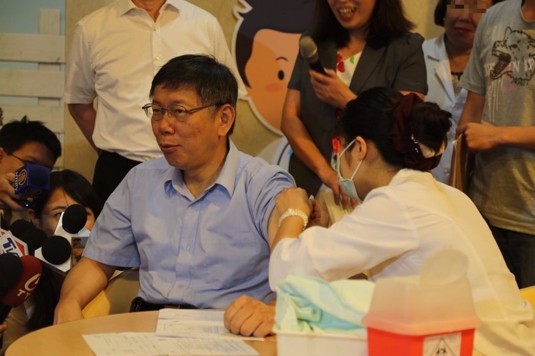 Getting vaccinated regularly is one of the effective methods for preventing influenza viruses.
