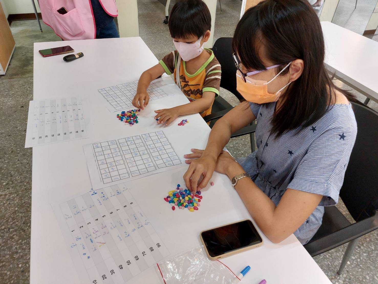 Vietnam 4 - Parents playing a Vietnamese bingo game with their children.jpg