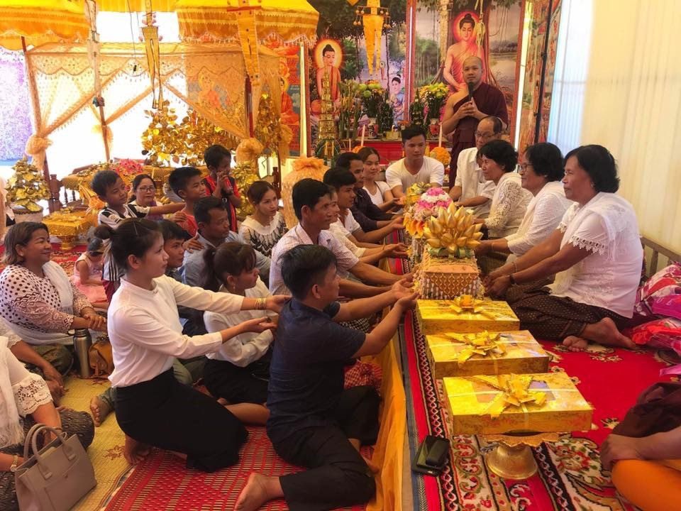 ပူေဇာ္သည္႔ပစၥည္းမ်ားေပးသည္ 