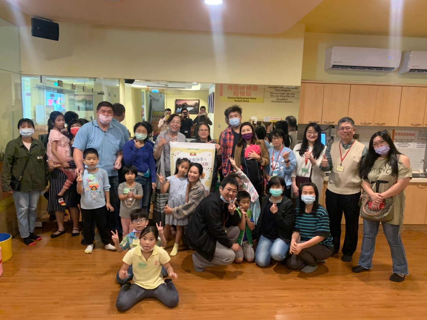 楽しく記念写真を撮る