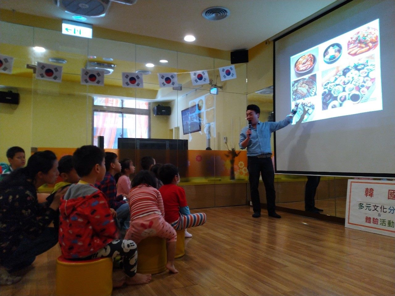 Teacher sharing Korean culture