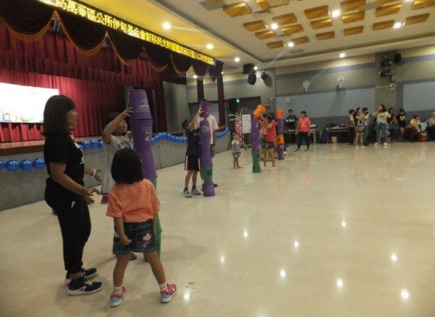  Permainan orang tua dan anak menyusun gedung 101