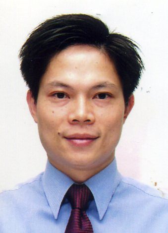 100 年模範公務人員洪文彬的照片
