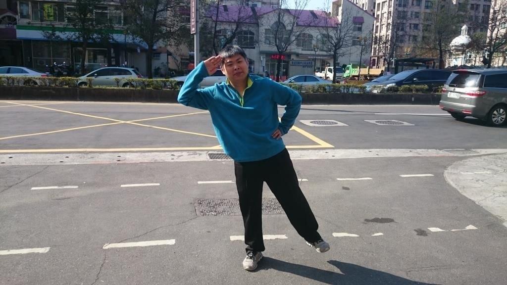 小隊長 鍾逸韋俏皮生活照