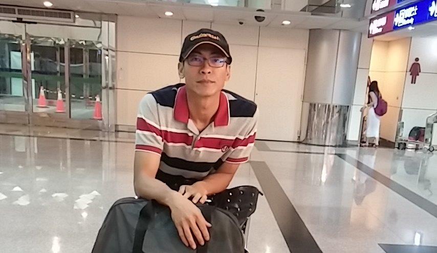 隊員 李翊賢在機場自拍